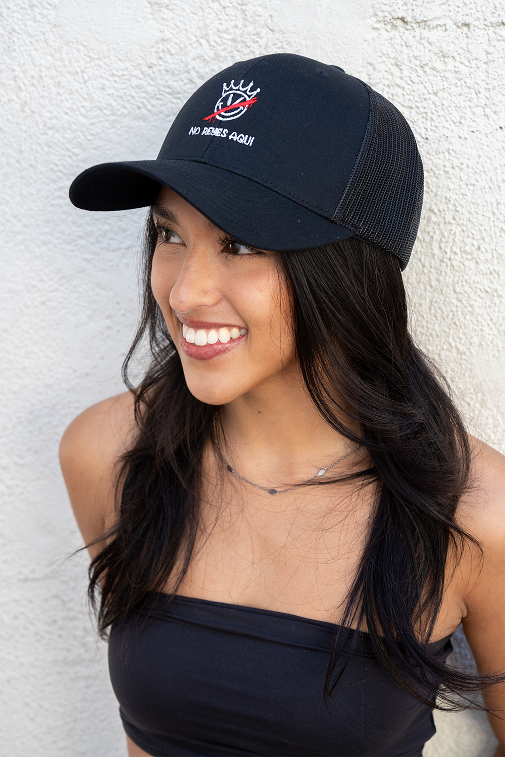 No Reyes Aqui (No Kings Here) Retro Trucker Hat