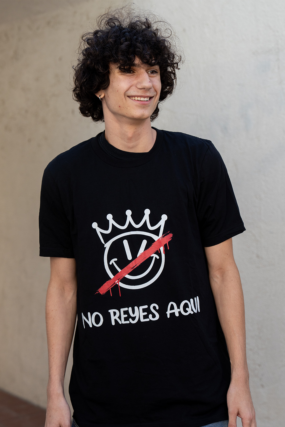 No Reyes Aqui T-Shirt (Black)